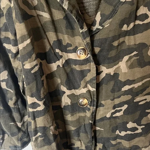 Camouflage Button-Up Women's Coat - Picture 2 of 5